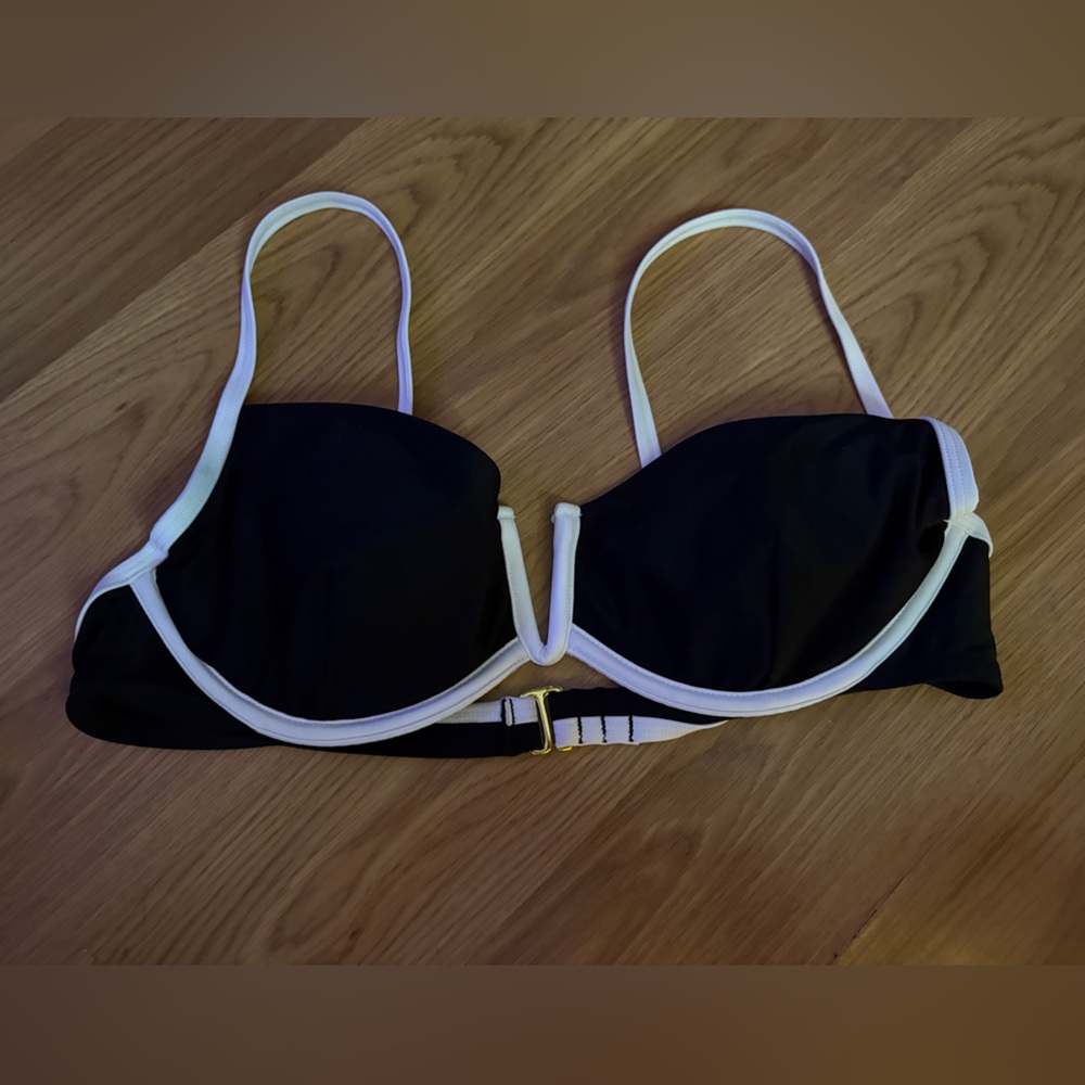 Black wired swim top
